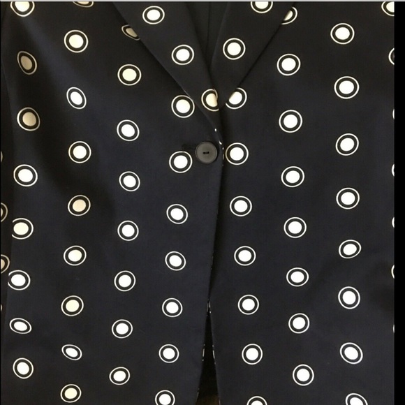 Like new Linda Allard Ellen Tracy Navy & White Polka Dot 2 Pc Suit. is Size 6 - Picture 11 of 12